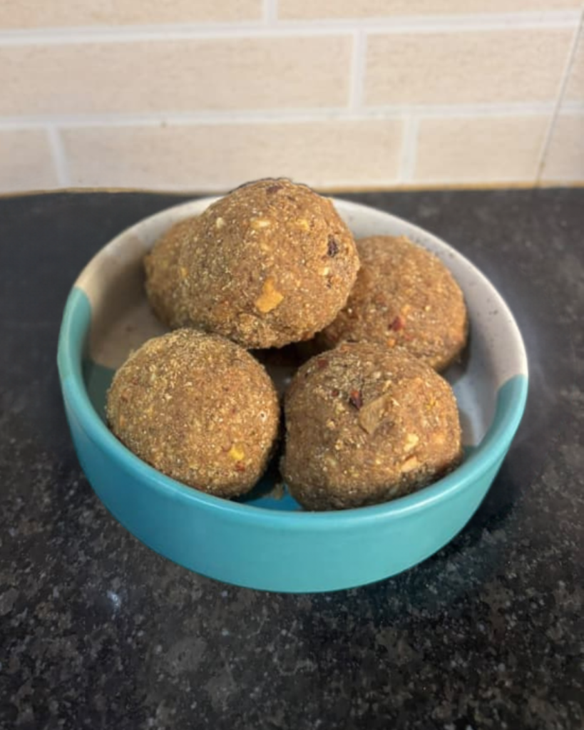 Kathiya gehu atta recipe - homemade laddo